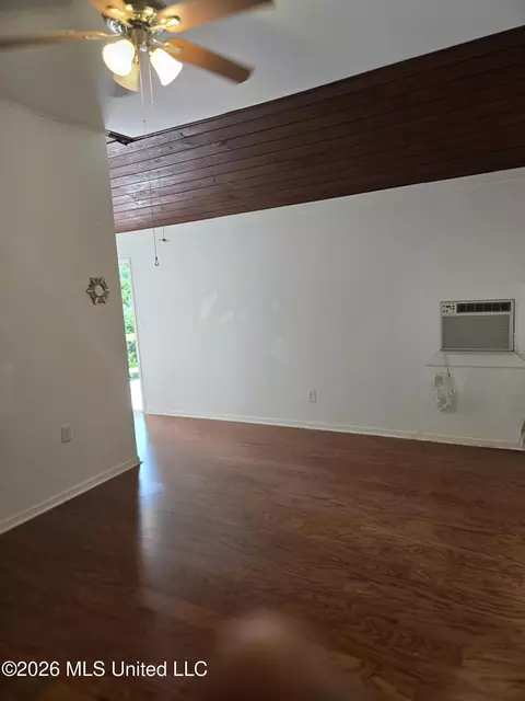 Living - 4634 Manila Dr, Jackson, MS 39206 photo 2 of 8