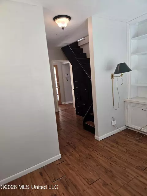 Entry Way - 4634 Manila Dr, Jackson, MS 39206 photo 3 of 5