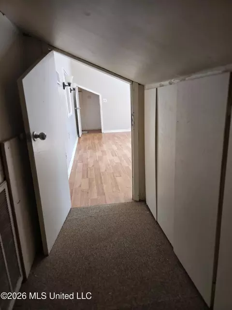 Entry Way - 4634 Manila Dr, Jackson, MS 39206 photo 1 of 5