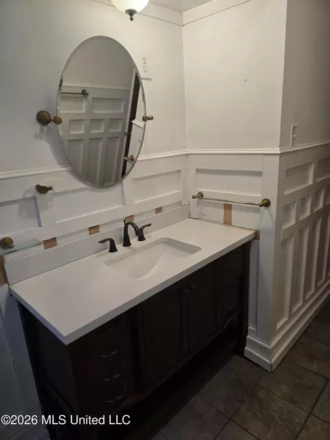 Bath - 4634 Manila Dr, Jackson, MS 39206 photo 2 of 4