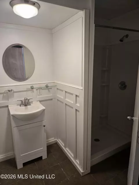 Bath - 4634 Manila Dr, Jackson, MS 39206 photo 1 of 4