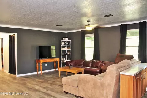 109 Hickory Ln, Lucedale, MS 39452 photo 2