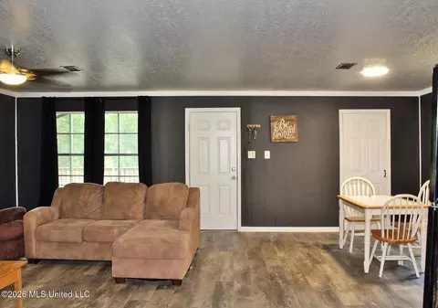 109 Hickory Ln, Lucedale, MS 39452 photo 5