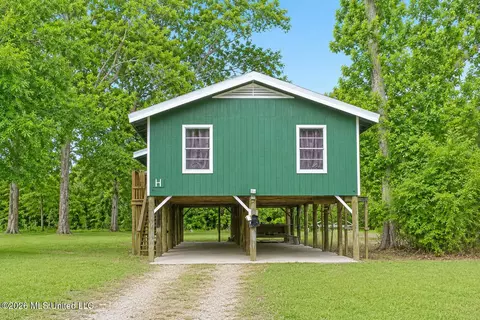 109 Hickory Ln, Lucedale, MS 39452 photo 1