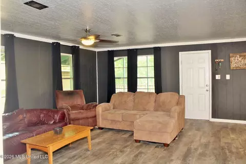 109 Hickory Ln, Lucedale, MS 39452 photo 3