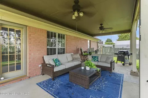 Exterior - 6289 E Sandbourne, Olive Branch, MS 38654 photo 3 of 7