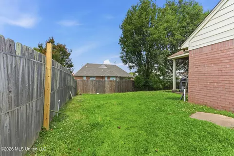 Exterior - 6289 E Sandbourne, Olive Branch, MS 38654 photo 5 of 8
