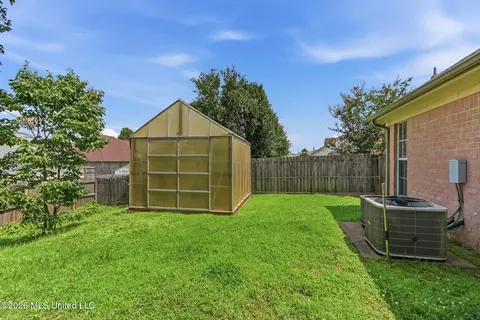 Exterior - 6289 E Sandbourne, Olive Branch, MS 38654 photo 2 of 7