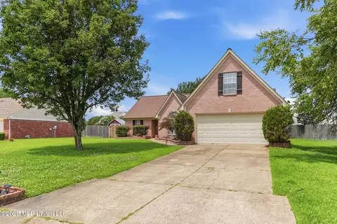 Exterior - 6289 E Sandbourne, Olive Branch, MS 38654 photo 5 of 7