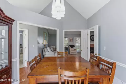 Dining - 6289 E Sandbourne, Olive Branch, MS 38654 photo 3 of 3