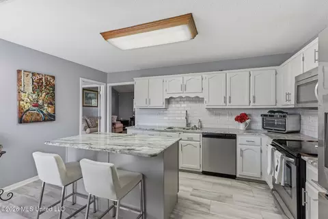 Kitchen - 6289 E Sandbourne, Olive Branch, MS 38654 photo 4 of 5