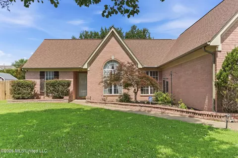 Exterior - 6289 E Sandbourne, Olive Branch, MS 38654 photo 6 of 7