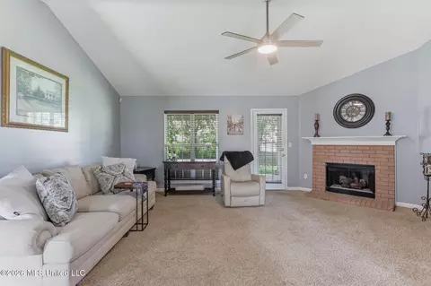 Living - 6289 E Sandbourne, Olive Branch, MS 38654 photo 1 of 2