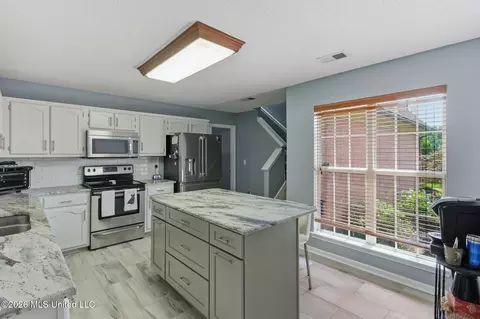 Kitchen - 6289 E Sandbourne, Olive Branch, MS 38654 photo 1 of 5