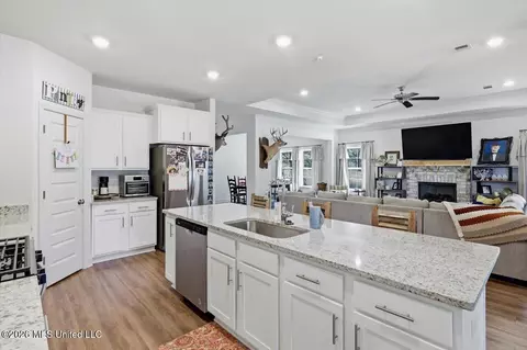 Kitchen - 208 Stout Rd, Madison, MS 39110 photo 2 of 3