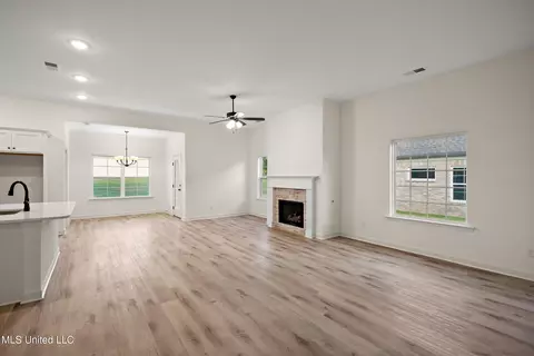 6458 Clover Ct, Walls, MS 38680 photo 9