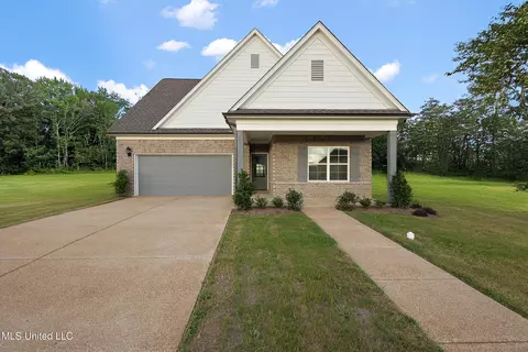 6458 Clover Ct, Walls, MS 38680