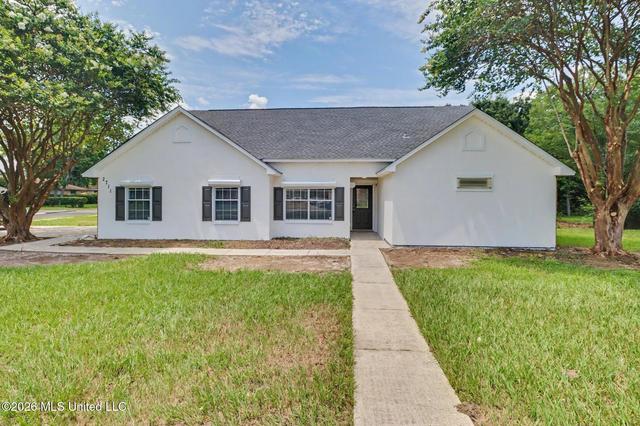 2711 Palmer Dr, Gulfport, MS 39507