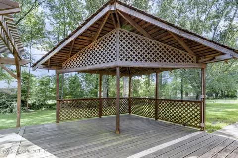 Exterior - 109 Willow Brook Rd, Brandon, MS 39047 photo 4 of 5