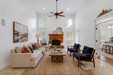 Living - 109 Willow Brook Rd, Brandon, MS 39047 photo 2 of 3