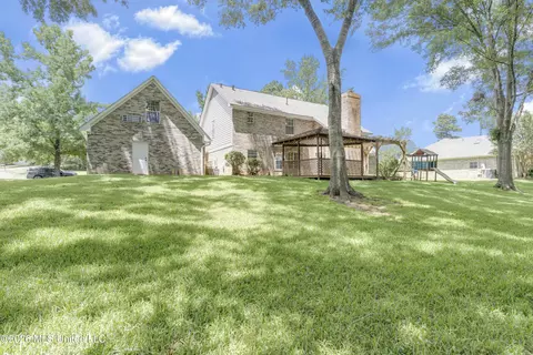 Exterior - 109 Willow Brook Rd, Brandon, MS 39047 photo 3 of 5