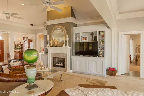 Living - 59 Eastgate Dr, Brandon, MS 39042 photo 2 of 2