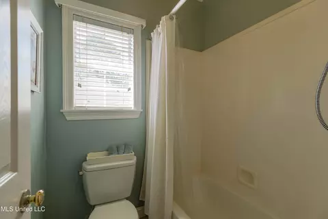 Bath - 59 Eastgate Dr, Brandon, MS 39042 photo 8 of 10