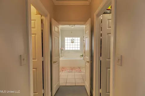 Entry Way - 59 Eastgate Dr, Brandon, MS 39042 photo 2 of 4