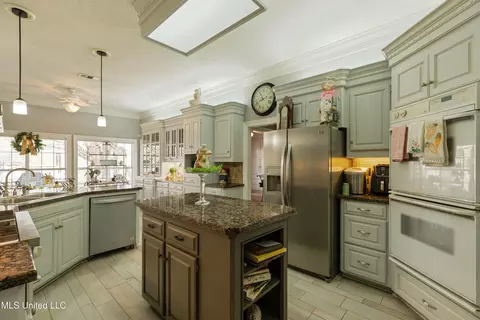 Kitchen - 59 Eastgate Dr, Brandon, MS 39042 photo 5 of 5