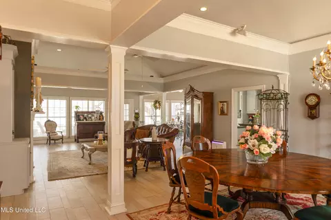 Dining - 59 Eastgate Dr, Brandon, MS 39042 photo 2 of 4