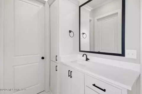 Bath - 392 Aurora Cir, Canton, MS 39046 photo 2 of 4