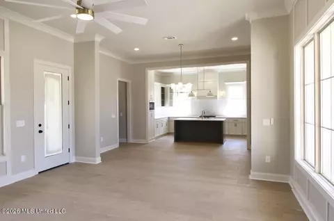 392 Aurora Cir, Canton, MS 39046 photo 3