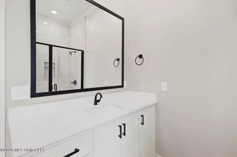 Bath - 392 Aurora Cir, Canton, MS 39046 photo 1 of 4