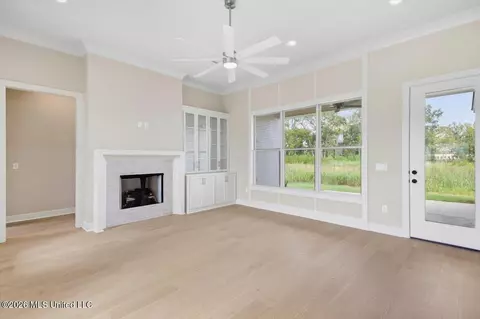 Living - 392 Aurora Cir, Canton, MS 39046 photo 4 of 5