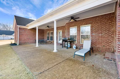 Exterior - 7247 Eastern Dr, Olive Branch, MS 38654 photo 9 of 11