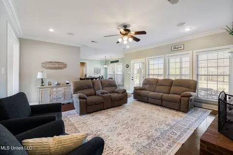 Living - 7247 Eastern Dr, Olive Branch, MS 38654 photo 2 of 2