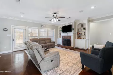 Living - 7247 Eastern Dr, Olive Branch, MS 38654 photo 1 of 2