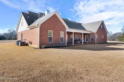 Exterior - 7247 Eastern Dr, Olive Branch, MS 38654 photo 8 of 11