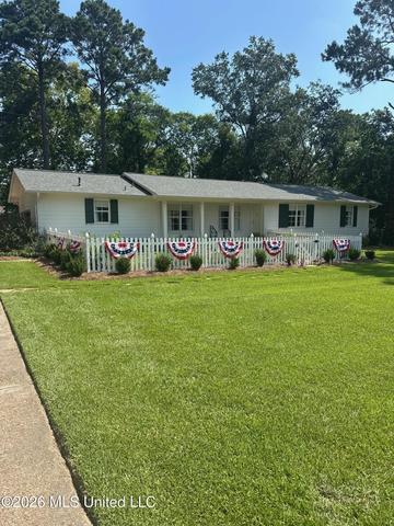 208 Saint Augustine Dr, Madison, MS 39110