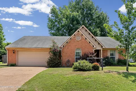 313 Hunter Dr, Senatobia, MS 38668