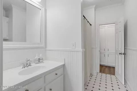 Bath - 22 Autumn Hill Ct, Jackson, MS 39211 photo 6 of 8