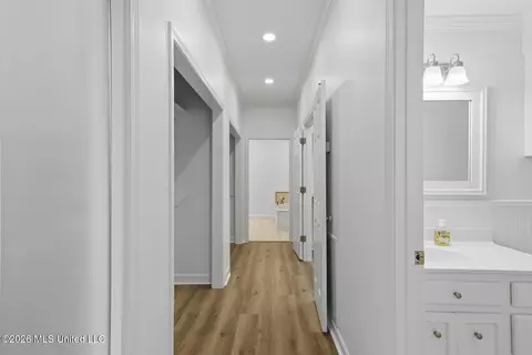 Entry Way - 22 Autumn Hill Ct, Jackson, MS 39211 photo 7 of 8