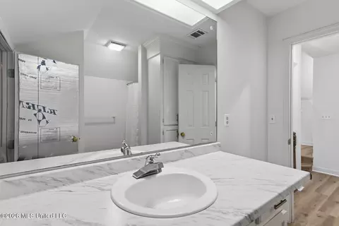 Bath - 22 Autumn Hill Ct, Jackson, MS 39211 photo 7 of 8