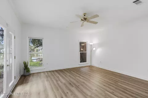 Living - 22 Autumn Hill Ct, Jackson, MS 39211 photo 8 of 10