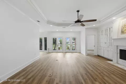 Living - 22 Autumn Hill Ct, Jackson, MS 39211 photo 2 of 10