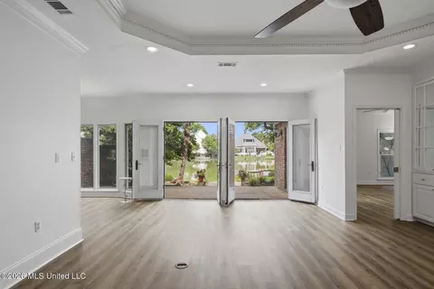 Living - 22 Autumn Hill Ct, Jackson, MS 39211 photo 10 of 10