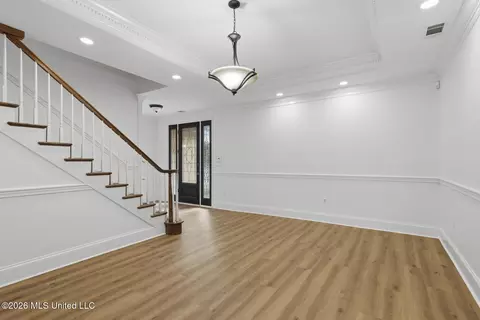 Entry Way - 22 Autumn Hill Ct, Jackson, MS 39211 photo 2 of 8