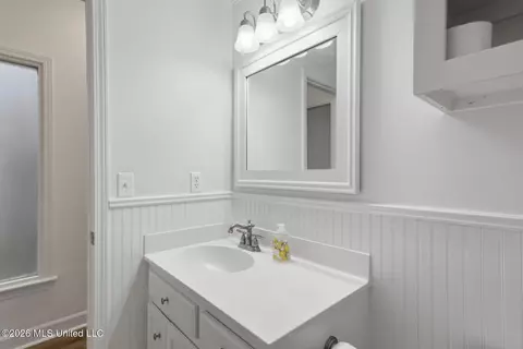 Bath - 22 Autumn Hill Ct, Jackson, MS 39211 photo 1 of 8