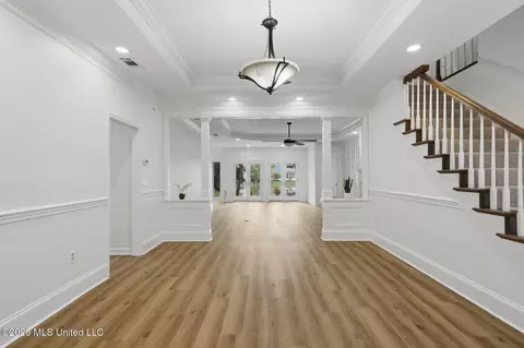Living - 22 Autumn Hill Ct, Jackson, MS 39211 photo 1 of 10