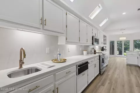 Kitchen - 22 Autumn Hill Ct, Jackson, MS 39211 photo 1 of 2